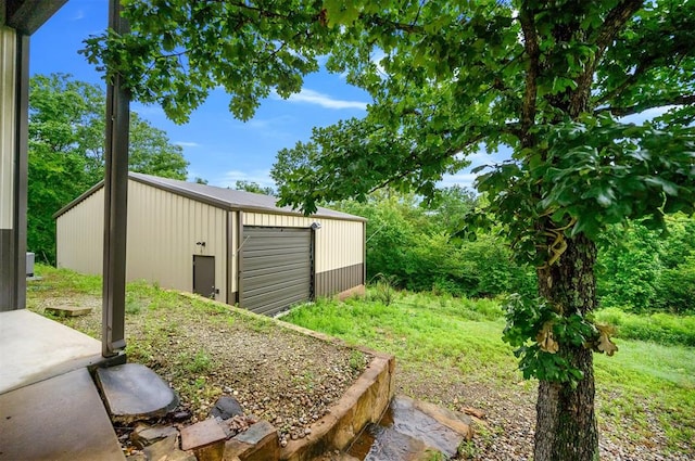 view of yard featuring an outbuilding and a garage