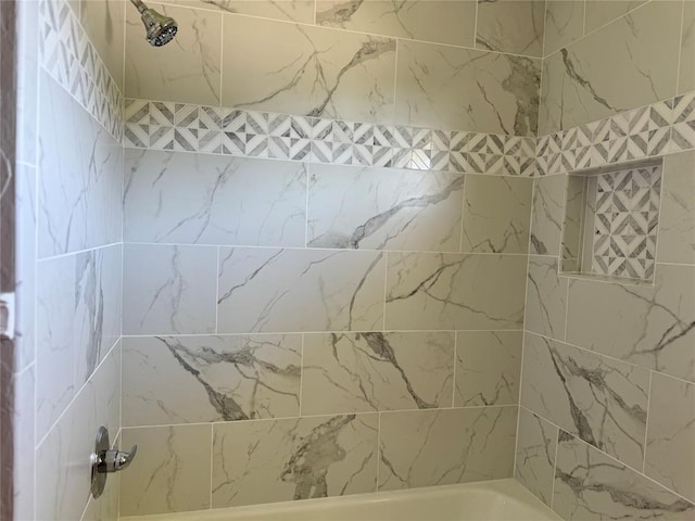 bathroom featuring tiled shower / bath