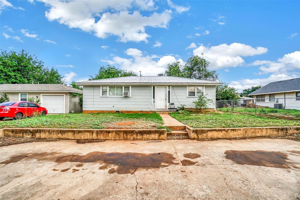 714 W Tom Stafford St, Weatherford, OK 73096 - photo 3