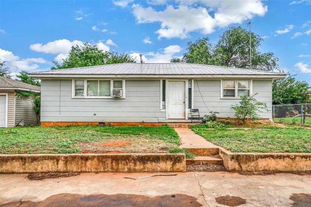 714 W Tom Stafford St, Weatherford, OK 73096 - photo 4