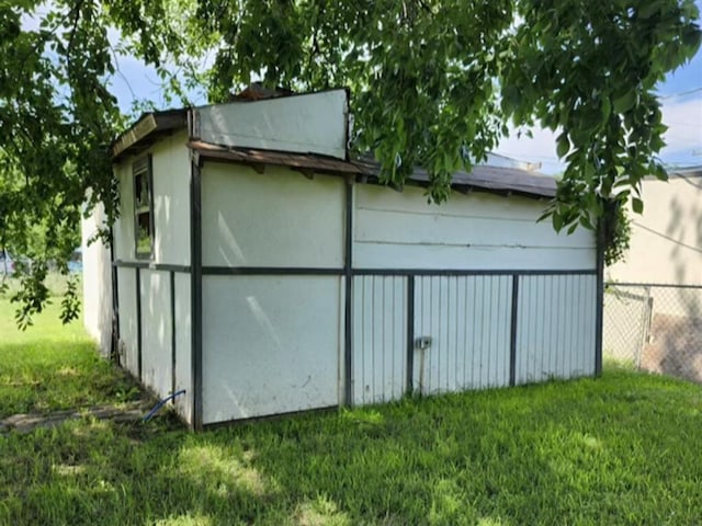 view of outdoor structure featuring a yard