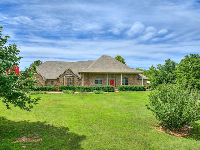 single story home with a front yard