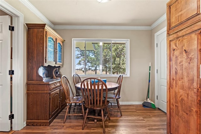 422502 E 1100th Rd, Checotah, OK 74426 - dining space with wood finished floors and ornamental molding