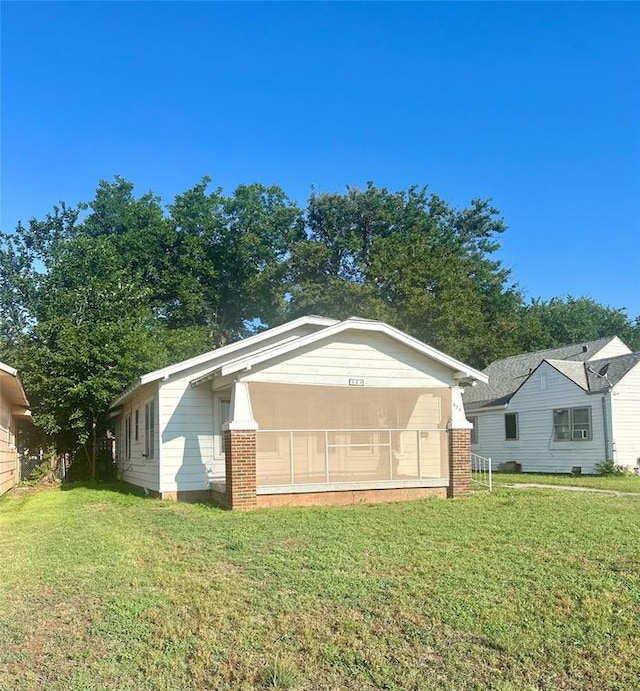 back of house featuring a yard