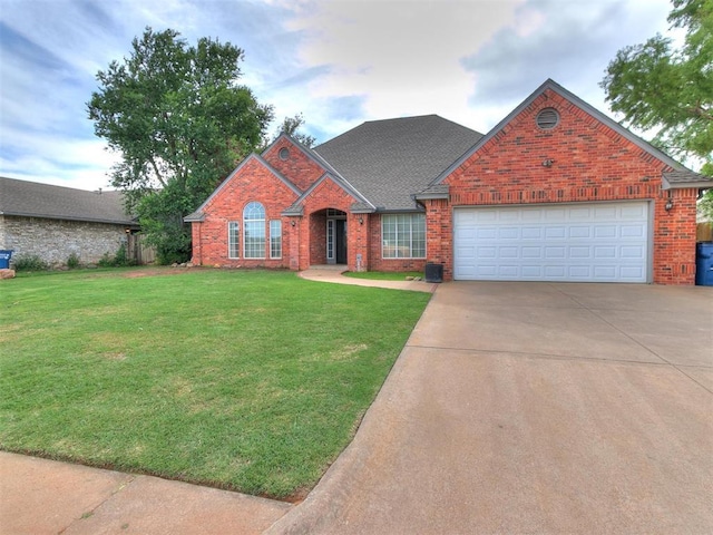 view of front facade featuring a garage and a front lawn