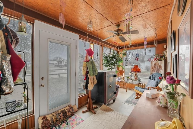 sunroom / solarium with ceiling fan