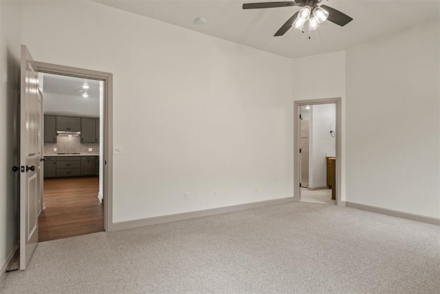 unfurnished room with light hardwood / wood-style floors and ceiling fan