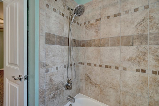 room details with tiled shower / bath combo