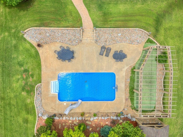 view of pool featuring a yard