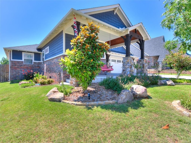 craftsman house featuring a front lawn and a garage