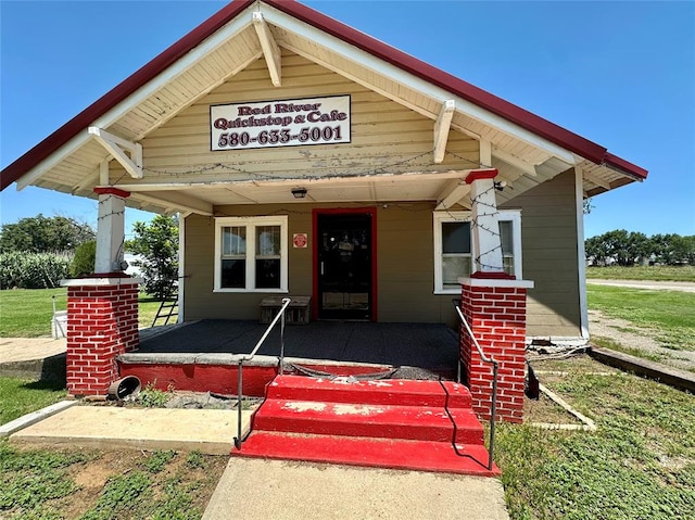 view of front of property with a front yard and a porch