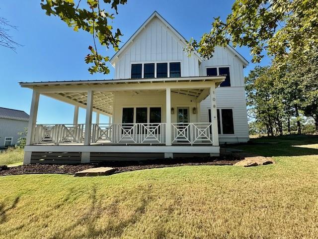 view of front of home with a front yard