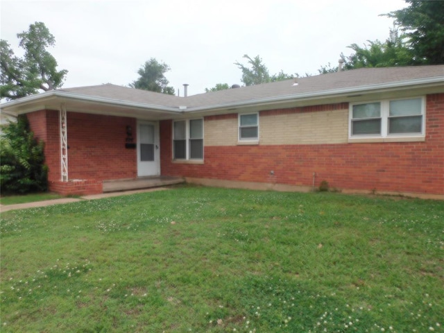 ranch-style home with a front lawn