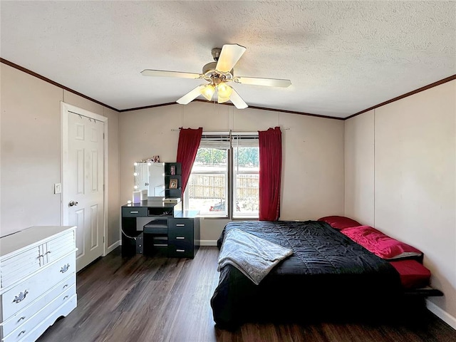 bedroom featuring ceiling fan, dark hardwood / wood-style flooring, crown molding, a textured ceiling, and vaulted ceiling