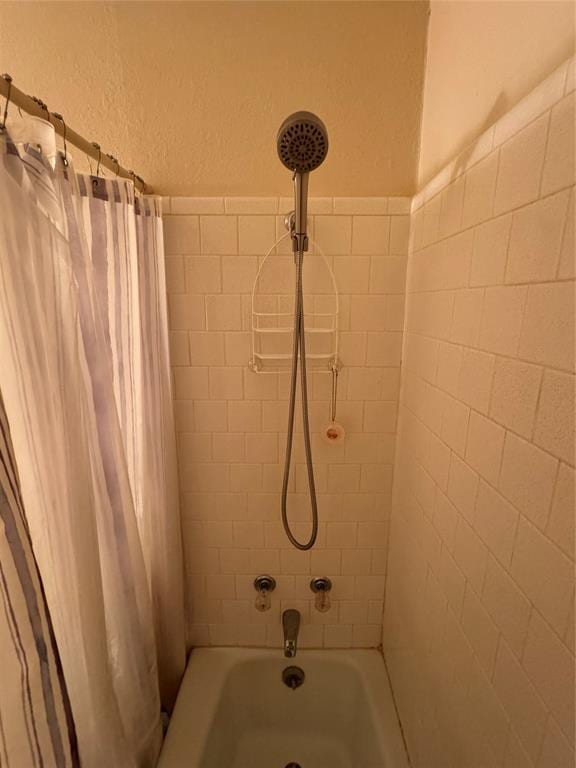 bathroom featuring shower / bath combo with shower curtain