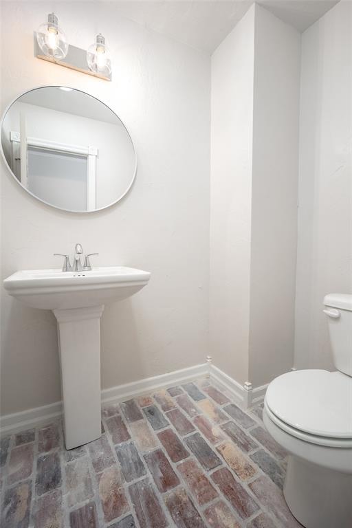 bathroom featuring sink and toilet