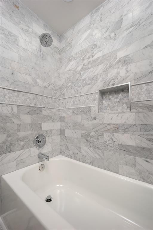 bathroom featuring tiled shower / bath combo