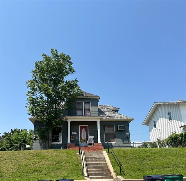 view of front of home with a front lawn