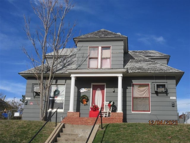 view of front facade with covered porch and a front lawn