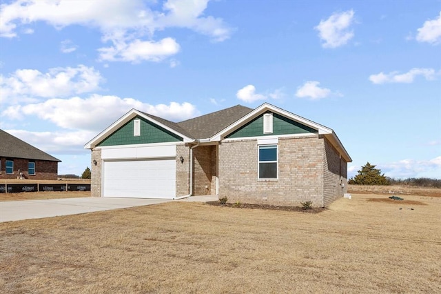 view of front facade featuring a garage and a front lawn