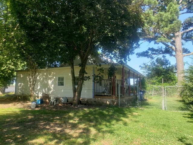 exterior space featuring a lawn