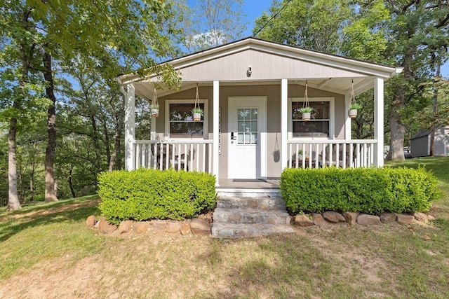 4545 Chickasaw Trl, Sulphur, OK 73086 - view of front facade with a porch and a front lawn