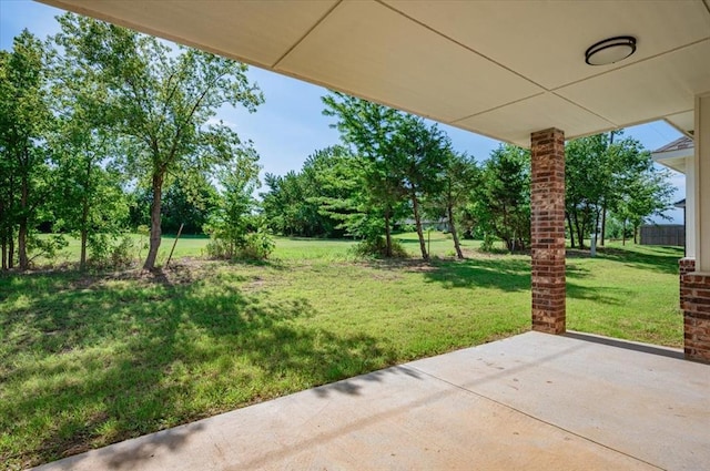 view of yard featuring a patio area