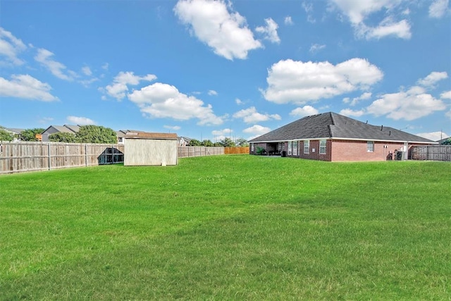 view of yard featuring a storage unit