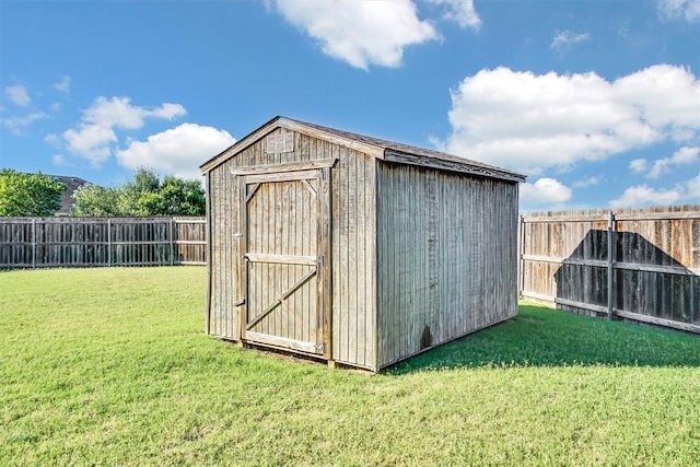 view of outdoor structure featuring a yard