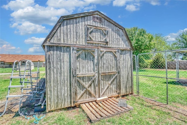 view of outdoor structure with a yard