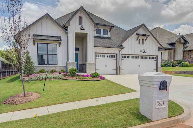 modern farmhouse featuring a front yard