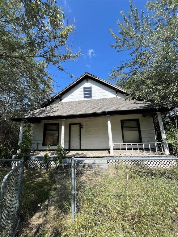 bungalow-style home with covered porch