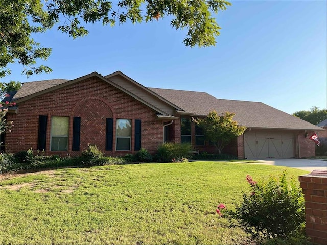 ranch-style home featuring a front lawn and a garage