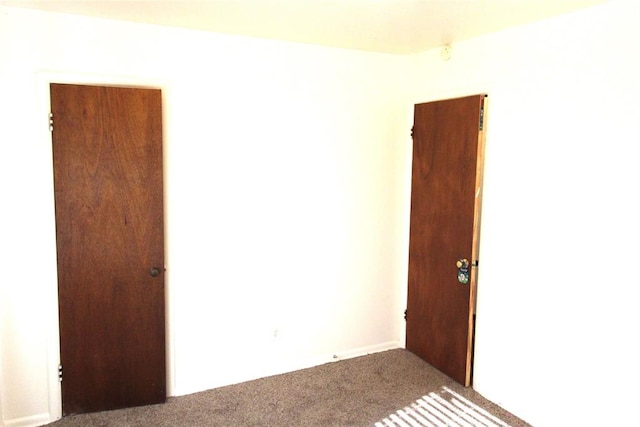 unfurnished room featuring carpet