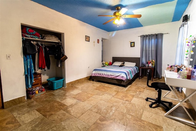 bedroom featuring a closet and ceiling fan