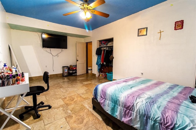 bedroom featuring ceiling fan and a closet