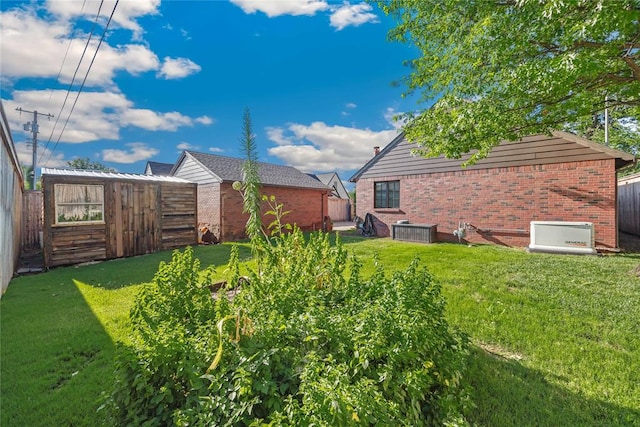 view of yard with a storage unit