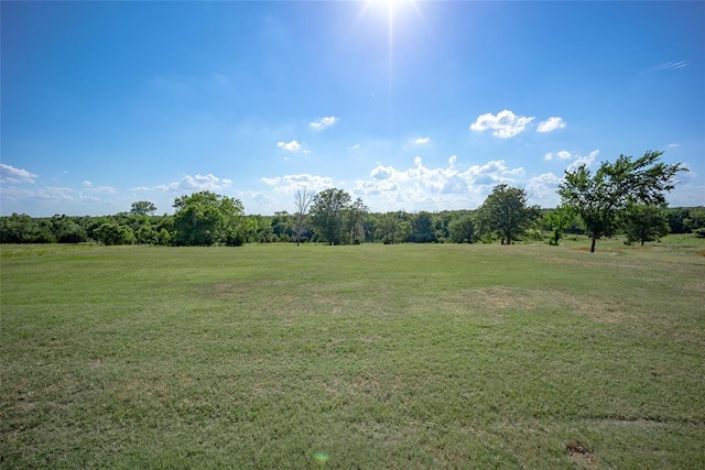 view of yard featuring a rural view