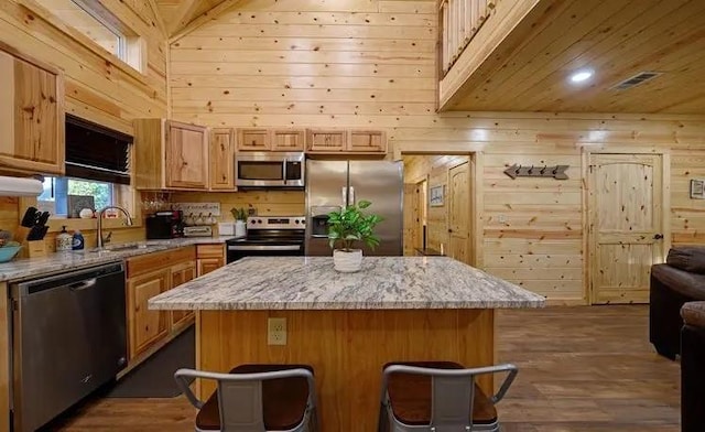 kitchen featuring appliances with stainless steel finishes, dark hardwood / wood-style floors, and a kitchen island