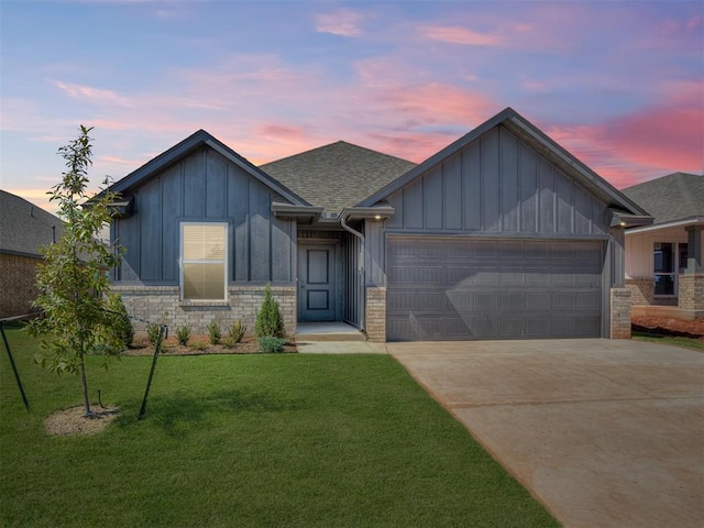 view of front of property featuring a yard and a garage