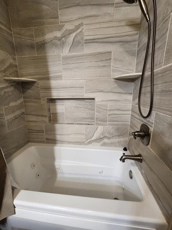 1116 Reid Cir, Seminole, OK 74868 - full bath with a combined bath / shower with jetted tub