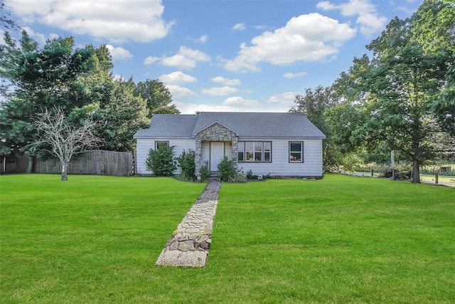 single story home with a front lawn