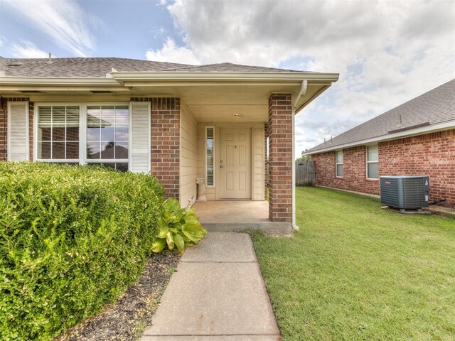 802 E Elder St, Mustang, OK 73064 - photo 3