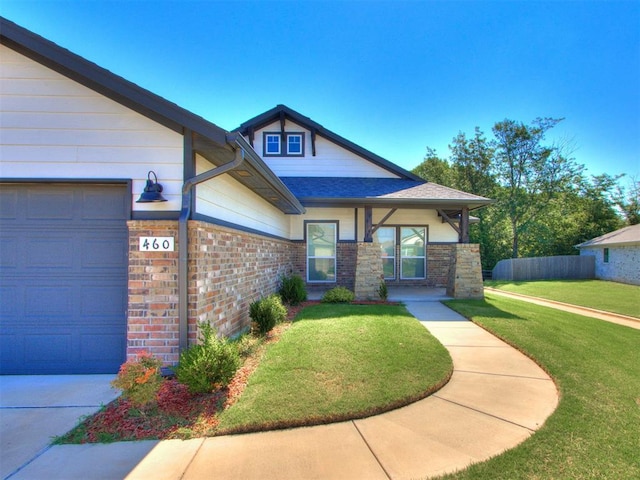 view of front facade with a garage and a front yard