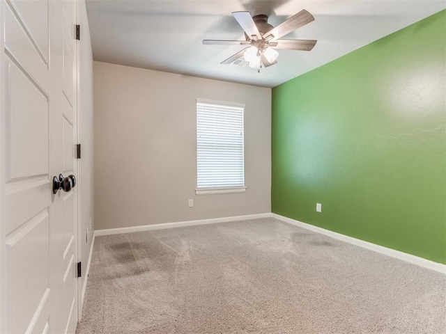 unfurnished room with light carpet and ceiling fan