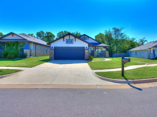 view of front of property featuring a front yard