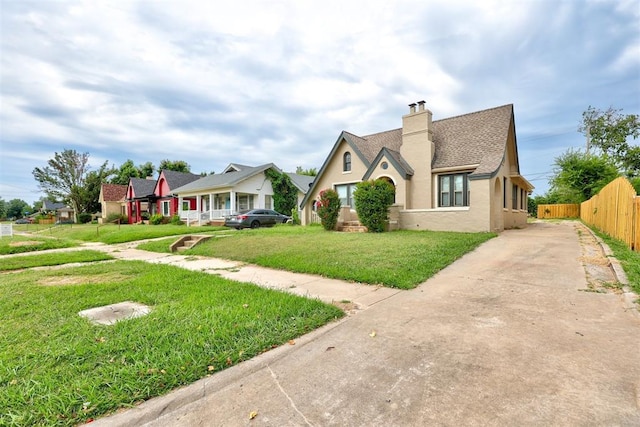 view of front facade with a front yard