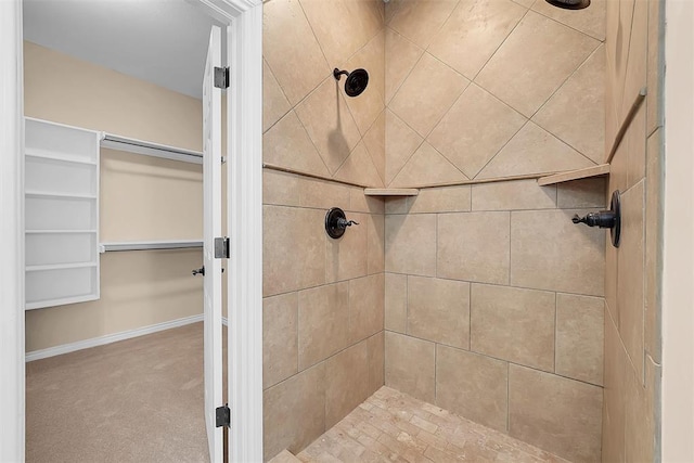 bathroom featuring tiled shower