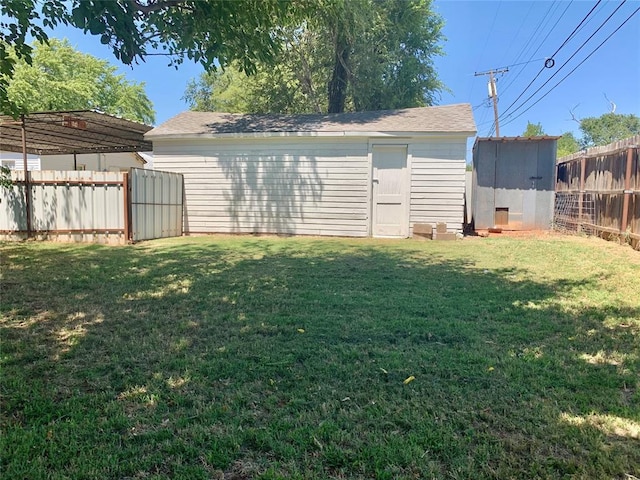 view of yard with a carport and an outdoor structure