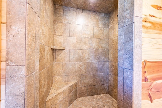 room details featuring a tile shower